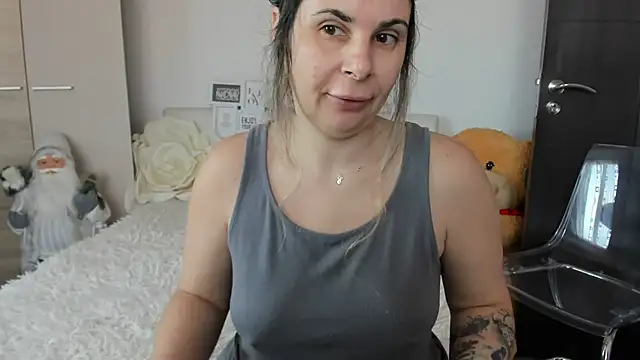 sweetemy4u online show from February 25, 8:13 am