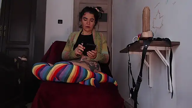 Snapshot of Goddess_Inanna chatting on October 3, 6:18 am Goddess Inanna online show from October 3, 6:18 am
