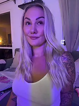 Snapshot of NastyMilf_ chatting on October 13, 6:21 pm NastyMilf online show from October 13, 6:21 pm