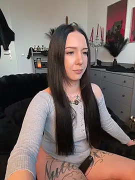 Trixie-Tainted online show from April 2, 4:59 pm