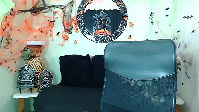 Snapshot of DestinyHills chatting on October 9, 12:31 pm DestinyHills online show from October 9, 12:31 pm
