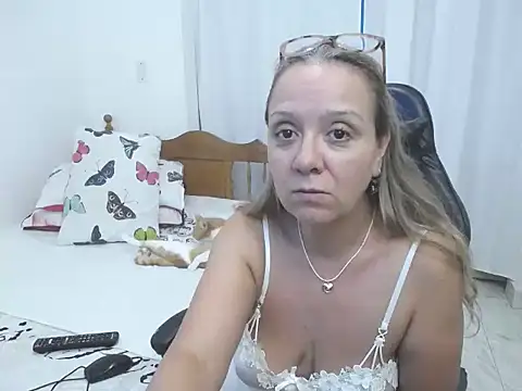 yeslluisa online show from March 3, 9:32 pm