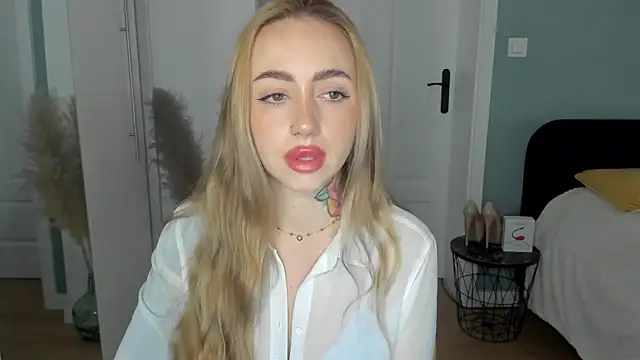 sexyCoralie online show from May 8, 7:11 am