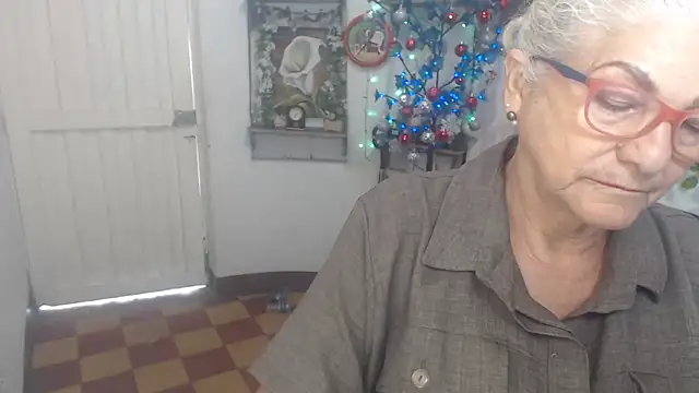 FunnyGrandma online show from December 17, 8:35 pm