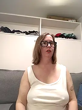 SweetandNaughty1 online show from February 5, 9:40 pm