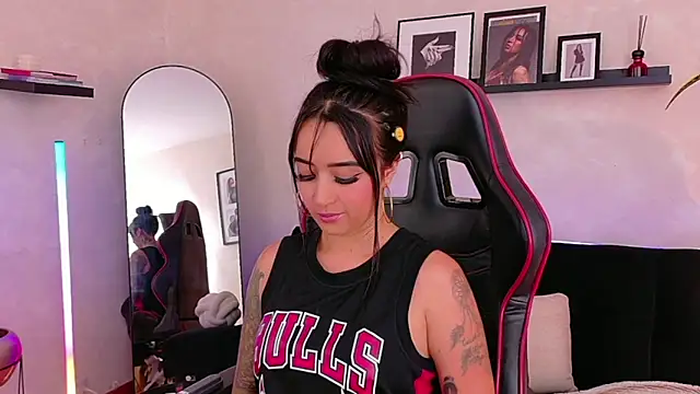 EmmyEvans1 online show from April 3, 8:07 pm