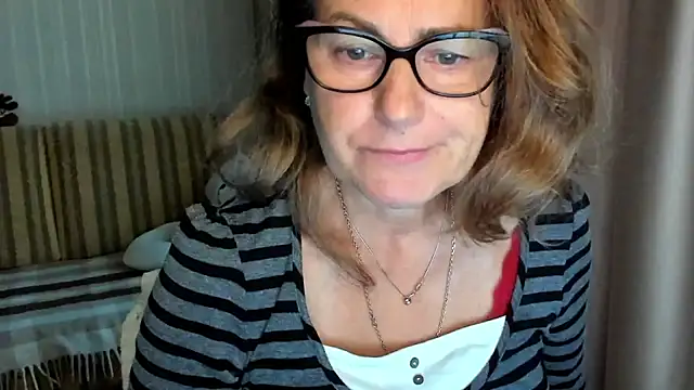 Snapshot of lauraoven chatting on September 29, 8:52 am lauraoven online show from September 29, 8:52 am