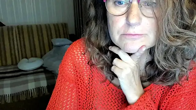 Snapshot of lauraoven chatting on October 5, 2:33 pm lauraoven online show from October 5, 2:33 pm