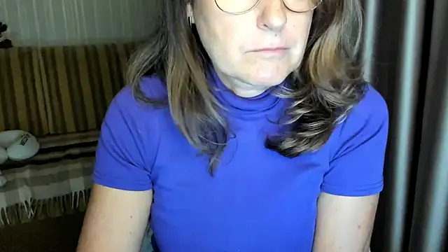 Snapshot of lauraoven chatting on October 3, 4:23 pm lauraoven online show from October 3, 4:23 pm