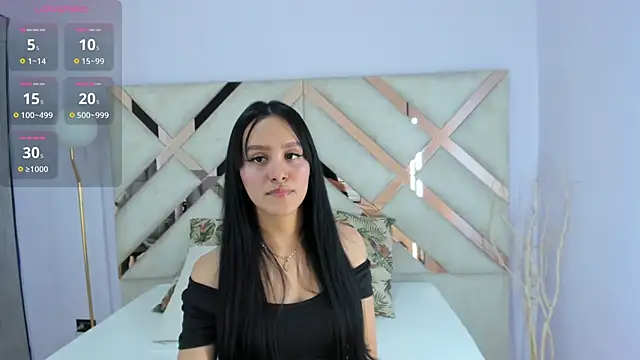 tati saldarriaga online show from November 18, 7:59 pm