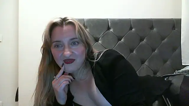 SusanCurt online show from October 30, 7:26 pm