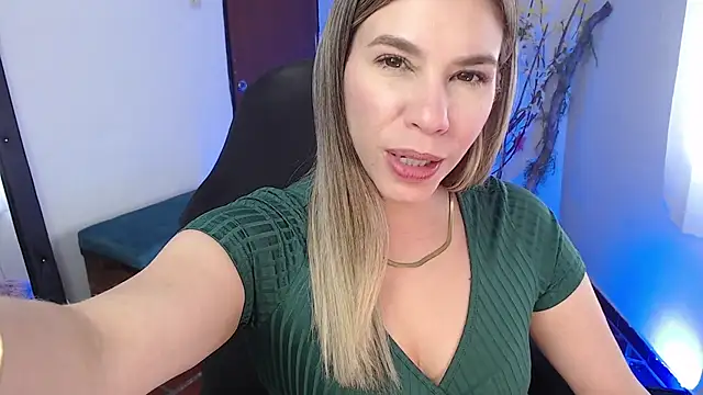 ms sofia x online show from November 17, 6:30 pm