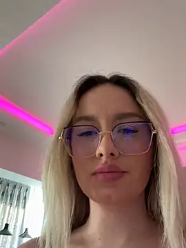 mollyxxx online show from April 9, 4:48 am