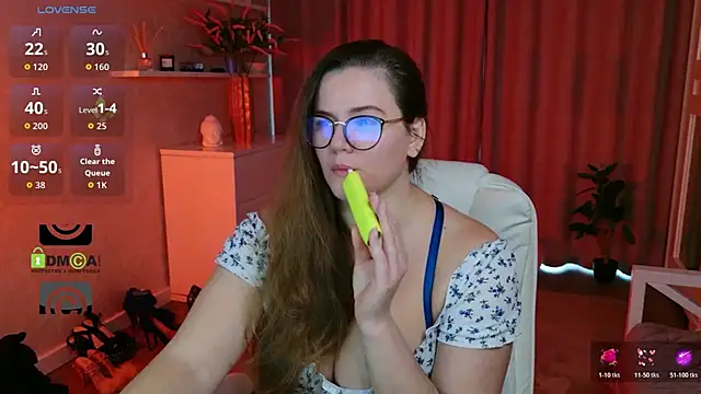 KellyKleine online show from March 3, 7:25 am