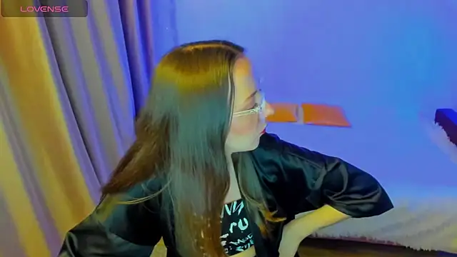 CurlySteph online show from February 8, 9:50 pm