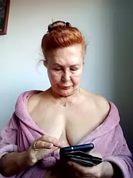 Hottie-Mom online show from October 31, 8:51 am