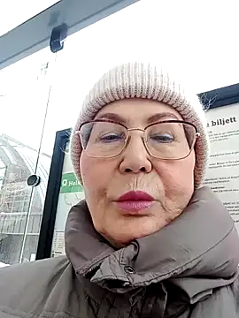 Hottie-Mom online show from February 9, 12:40 pm