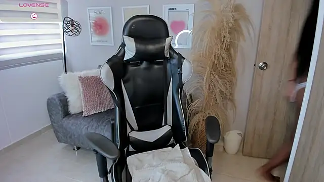 ashley 23  online show from September 10, 6:52 pm