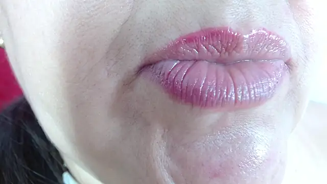 Kerly Doll online show from December 16, 8:15 pm