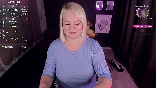 Snapshot of YolandaKiss chatting on September 27, 8:49 pm YolandaKiss online show from September 27, 8:49 pm