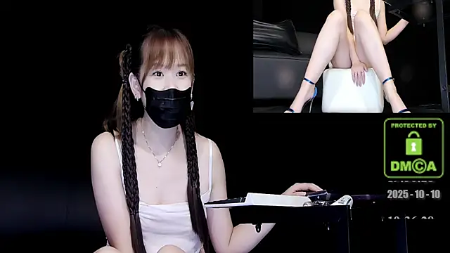 Snapshot of melia_Z chatting on October 10, 11:37 am melia Z online show from October 10, 11:37 am