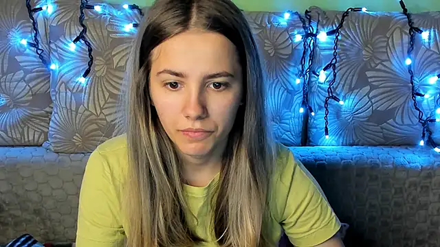 MaggieCake online show from November 3, 3:54 am