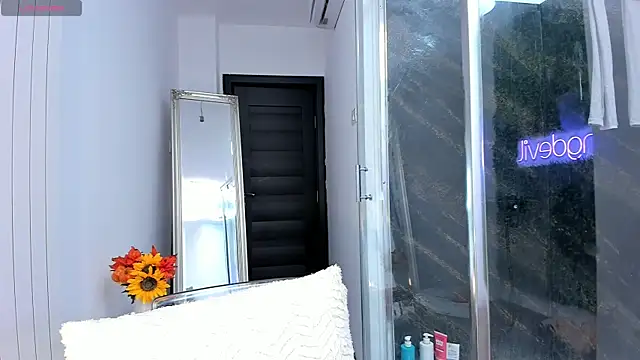 realhotfallingdevil online show from October 10, 5:01 am