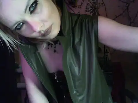 WildMissNiks online show from February 27, 8:47 am