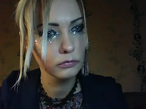 WildMissNiks online show from April 9, 6:19 am