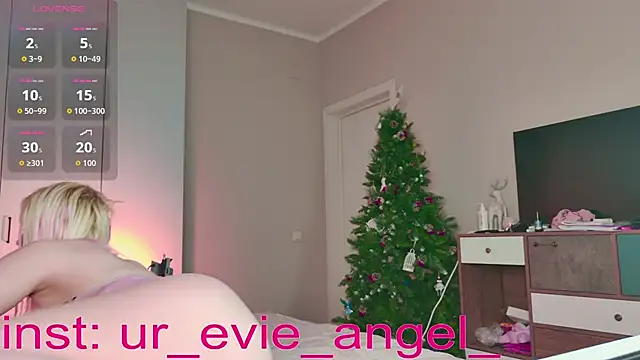 Evelyn rabbit online show from March 12, 1:14 pm