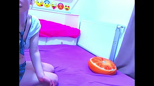 evehotty online show from April 16, 8:08 pm