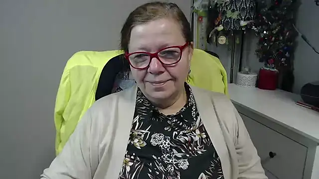 Adelewildx online show from December 19, 4:48 am