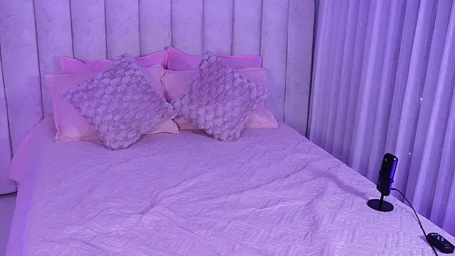 emyli sw  online show from November 6, 3:45 am