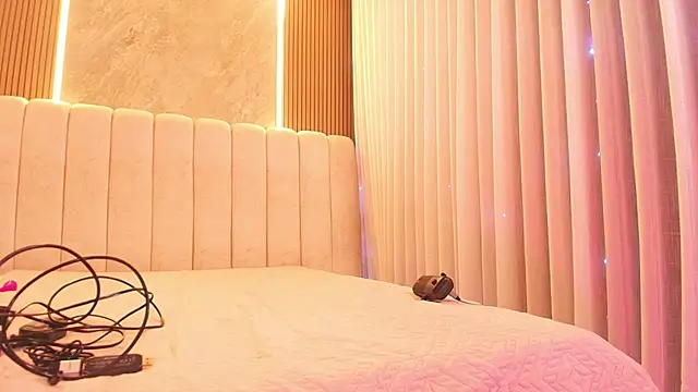 emyli sw  online show from April 7, 3:08 am