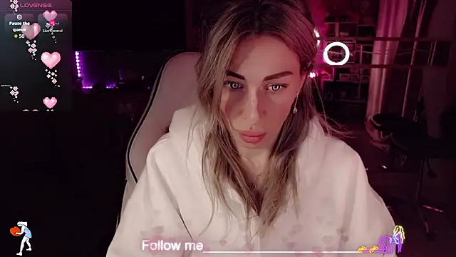 AnnieGOld  online show from February 28, 11:37 pm