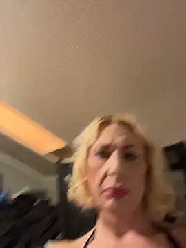 shemale000 online show from April 20, 7:00 am