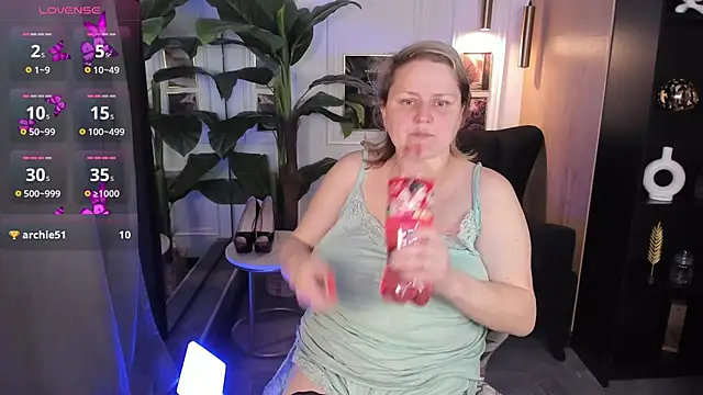 ScarlettSoft online show from May 15, 5:55 am