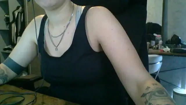 Snapshot of geilmeisje98 chatting on October 2, 11:59 am geilmeisje98 online show from October 2, 11:59 am