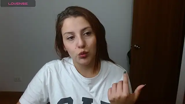 hannyrose  online show from February 19, 2:11 am