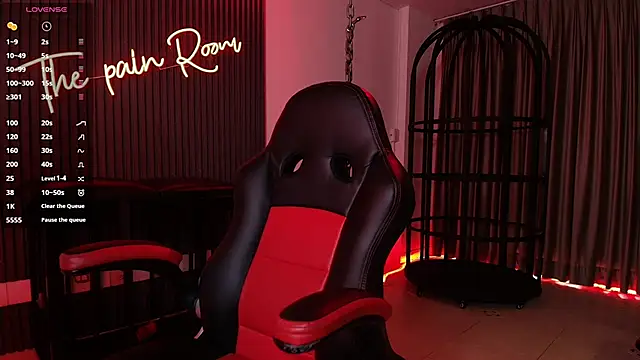 arianna smith  online show from October 6, 7:40 pm