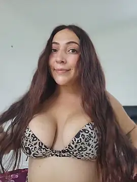 VickyHoult online show from May 17, 7:35 pm