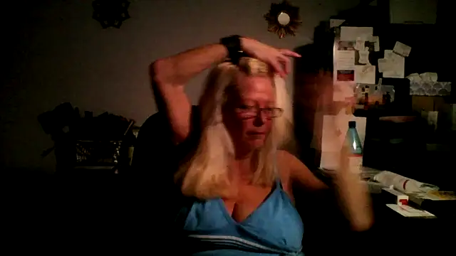 XTRAHORNYONE online show from October 3, 1:43 am