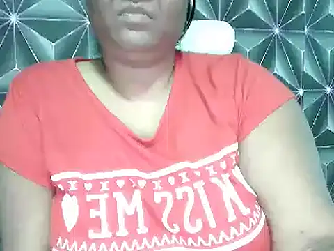 Snapshot of IndianDelia chatting on October 4, 6:12 pm IndianDelia online show from October 4, 6:12 pm