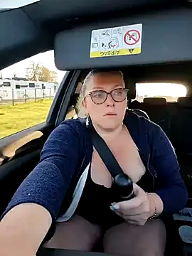 winniess40 online show from March 31, 6:57 am