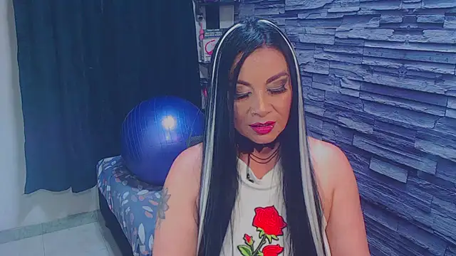 Snapshot of Cruela_deviil chatting on October 8, 4:55 pm Cruela deviil online show from October 8, 4:55 pm