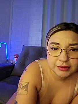 kamila hty online show from October 24, 7:10 pm