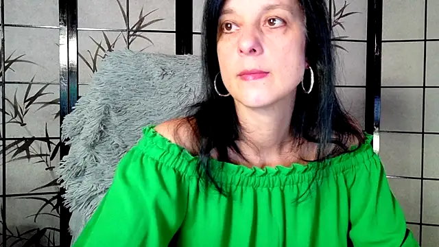 Snapshot of _Sweetlonglips_ chatting on October 5, 7:46 am Sweetlonglips online show from October 5, 7:46 am