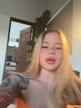 curchez  online show from February 9, 10:01 pm