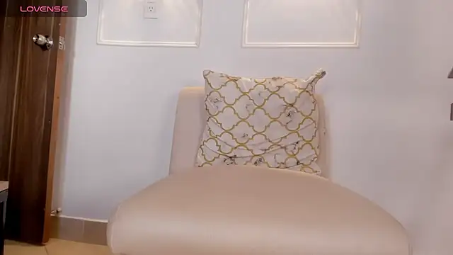 Hanna Risso online show from April 17, 9:50 pm