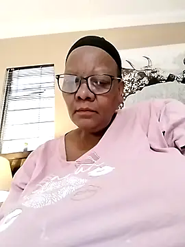 Snapshot of SEXYBOOBSNASS chatting on September 27, 8:21 am SEXYBOOBSNASS online show from September 27, 8:21 am